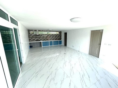 ขายด่วน!!บ้านสร้างใหม่!!!  พร้อมพื้นที่ทำสระว่ายน้ำส่วนตัว ซอยสยามคันทรีคลับ ต.หนองปรือ อ.บางละมุง จ.ชลบุรี