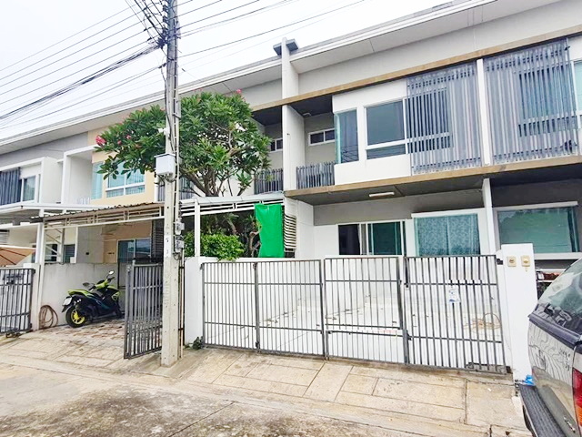 จัดเต็มเฟอร์ 16 ตร.วา.120 ตร.ม.ให้เช่า ทาวน์เฮ้าส์ 2 ชั้น 2นอน 3 น้ำ  รร.สารสาสน์วิเทศศึกษา ประชาอุทิศ 0.7 กม.