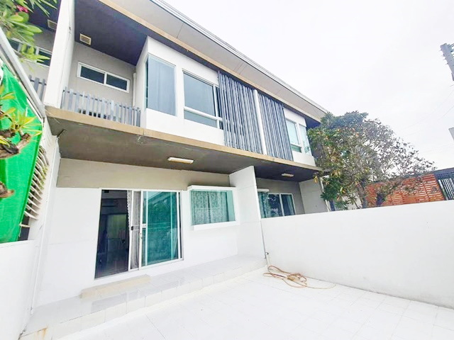 ประชาอุทิศ 0.7 กม รร.สารสาสน์วิเทศศึกษา .ให้เช่า ทาวน์เฮ้าส์ 2 ชั้น 2นอน 3 น้ำ จัดเต็มเฟอร์ 16 ตร.วา.120 ตร.ม.