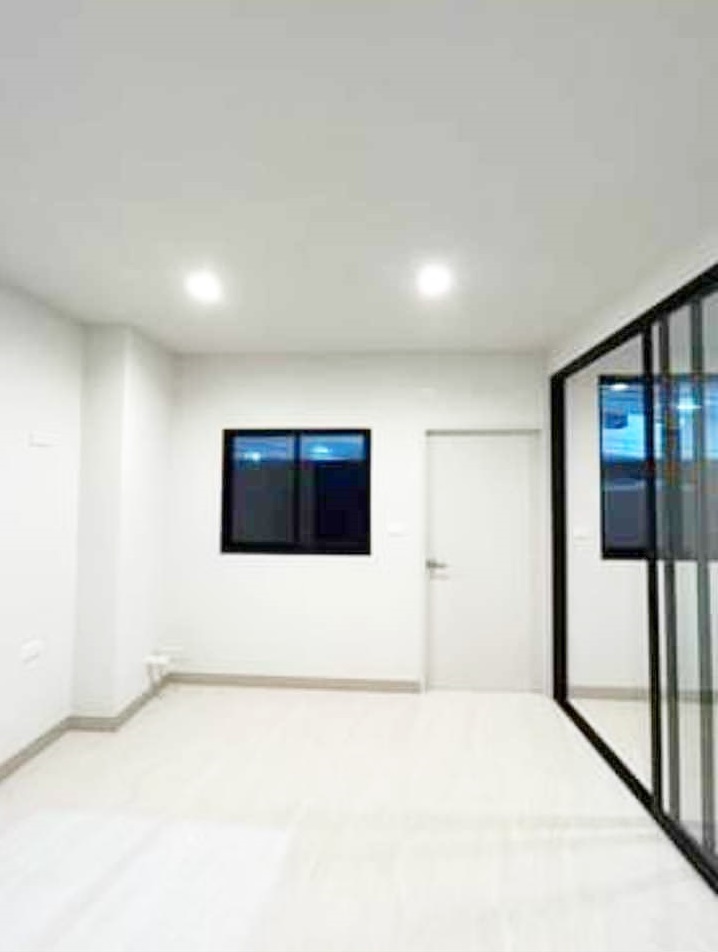 ให้เช่าทาวน์โฮม 3 ชั้น โครงการ นิว โคฟ นอร์ธ ราชพฤกษ์ ใกล้ โลตัส นอร์ธ ราชพฤกษ์ และ ใกล้ รถไฟฟ้าสายสีม่วง สถานีบางรักน้อยท่าอิฐ