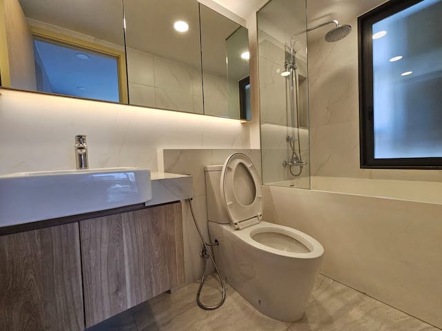 Walden Asoke nice safe peaceful 3rd floor BTS Asoke