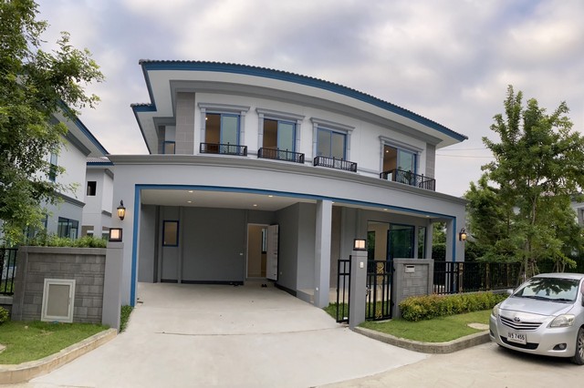 ขายด่วน บ้านเดี่ยวหรูคุณภาพเยี่ยม ติดถนนกาญจนาภิเษก บางแคใกล้ MRT หลักสอง เพียง 2.5 กม.- แบบ 4 ห้องนอน, 4 ห้องน้ำ- บ้านเดี่ยว 2 ชั้น หลังมุม- ขนาดที่ดิน 55.8 ตรว.- หน้าบ้านหันทิศใต้ ทิศเฮงรับทรัพย์- ราคา 9 ล้านบาท ลดราคา!!เฟอร์: แอร์, บิ้วอินครัว, ผ้าม่าน, เตียง, ตู้เสื้อผ้า, โซฟาส่วนกลาง: สระว่ายน้ำระบบเกลือ, สวน, ฟิตเนส, รปภ.24 ชม.สถานที่ใกล้เคียง- ใกล้ MRT หลักสอง 2.5 กม.- ใกล้ The Mall บางแค, Seac