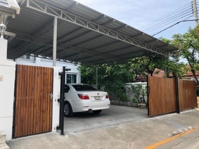 ให้เช่าบ้านเดี่ยว 3 ชั้น 70 ตร.ว 250 ตร.ม 4 นอน 4 น้ำ แอร์เฟอร์บางส่วนใกล้ตลาดพลูและBTSวุฒิกาศเพียง100เมต ถนนวุุฒากาศที่ตั้ง : ถนนวุฒากาศ แขวงตลาดพลู เขตธนบุรี กรุงเทพมหานคร 10600 รายละเอียด- บ้านเดี่ยว 3 ชั้น 70 ตร.ว 250 ตร.ม รีโรเวทใหม่ทั้งหลัง-มี 4 ห้องนอน 4 ห้องน้ำ 1 รับแขก 1 ครัว 1 ห้องทานข้าว-แอร์ 8 เครื่องเฟอร์นิเจอร์บางส่วน-บ้านอยู่ติด BTS วุฒากาศ-ใกล้าทางด่วนสาทร***ราคาเช่าเดือนละ