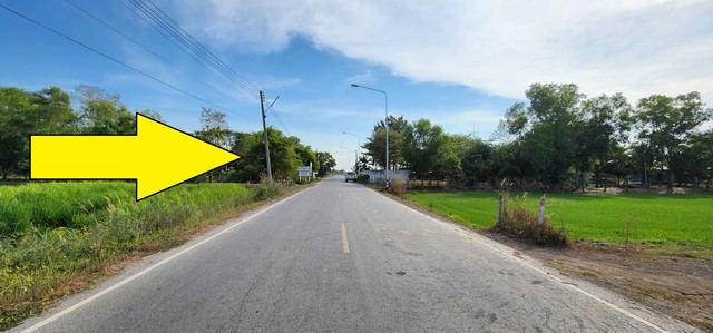 ขายที่ดินติดถนนลาดยาง องครักษ์ คลอง 16 ทำเลค้าขายใกล้แหล่งชุมชนขายที่ดินติดถนนลาดยาง องครักษ์ คลอง 16 นครนายก เหมาะปลูกบ้าน ทำการเกษตร เหมาะอยู่ยามเกษียณ อยู่ใกล้แหล่งชุมชนที่ตั้ง : ทิศตะวันตก คลอง 16 รังสิต-นครนายก นย.3022 ตำบล บึงศาล อำเภอ องครักษ์ นครนายก 26120เนื้อที่ 3-0-0 ไร่ มี 1 โฉนด -  กว้าง 31.40   ม. -  ลึก 152.9 ม.ลักษณะ: เป็นที่ดินที่ติดถนนลาดยางทางหลวงชนบท นย 3022 อยู่ฝั่งตะว