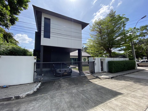 Sub1279ขายบ้าน หมู่บ้าน noble gable วัชรพล หลังมุม 82 ตรว. แปลงใหญ่สุดในหมู่บ้านใกล้ทางด่วน สุขาภิบาล 5 เพียง 6 กิโลใกล้ bts สะพานใหม่ 5 กิโลใกล้สนามบินดอนเมือง 12 กิโล-หมู่บ้านตั้งอยู่บนถนมเพิ่มสิน  ใกล้ตลาด ST เพิ่มสิมสิน-ที่ดิน 82 ตรว.-จอดรถในบ้านได้ 2 คัน -2 ชั้น 3 ห้องนอน 4 ห้องน้ำ 2 ห้องนั่งเล่นใหญ่ 1 ห้องแม่บ้าน (มีบ้านสุนัข)-แปลงบ้านหัวมุม ติดส่วนกลาง วิวสวนส่วนกลาง ไม่หันหน้าชนกั