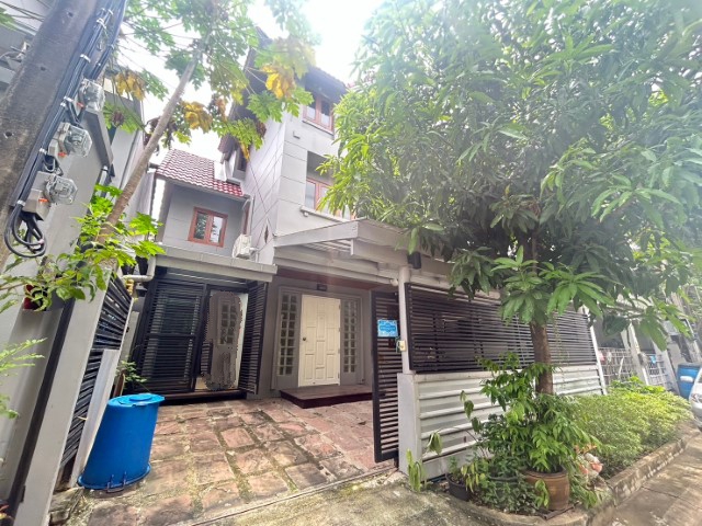 ทาวน์โฮมบ้านลัดดาวถ.สรรพาวุธ3ชั้น30ตร.ว3นอน3น้ำแอร์เฟอร์ครบใกล้BTSบางนา1กมเช่า25,000บาท/เดือน ถ.สรรพาวุธรายละเอียด-ทาวน์โฮมขนาดใหญ่ 3 ชั้น 30 ตร.ว 200 ตรม.-มี 3 ห้องนอน 3 ห้องน้ำ 1 รับแขก 1 ครัว 1 ห้องเก็บของ-ตกแต่งใหม่ แอร์ 4 เครื่อง เฟอร์นิเจอร์ครบ พร้อมเข้าอยู่-ทำเลดีใกล้ทางด่วน และ BTS บางนา***ราคาเช่าเดือนละ25,000บาท***สนใจนัดดติดต่อคุณอรัญญา Tel. 094-239-2464, 089-510-3665Line : 0895103665www.LtcPropertythai.comมีบ้านและทา