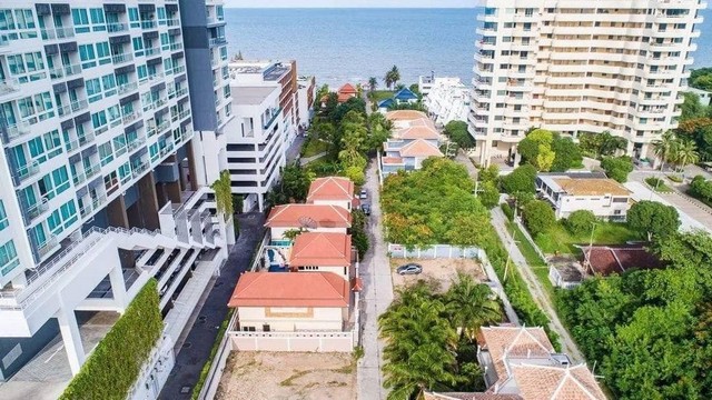 AOM 1610 ปล่อยเช่าพลูวิลล่าใกล้ชายหาดเพียง80ม.  จอมเทียน    5 ห้องนอน 4 ห้องน้ำ เฟอร์นิเจอร์ครบ ราคาเช่า 250,000/เดือน สัญญาปีล่วงหน้า1เดือน มัดจำ2เดือน Rent Pool Villa near the beach only 80 meters.  ‼  Jomtien    5 bedrooms, 4 bathrooms  Fully furnished  Rental price 250,000/month, year contract 1 month in advance, 2 months depositติดต่อขอรูปและรายละเอียดเพิ่มเติม  สนใจนัดชมสถานที่จริงContact คุณต๋อม 081-925-2443  , คุณต๋อย 086-542-7078LINE 081-925-2443   LINE 086-542-7078 อสังหาริมทรัพย์ ยินดีรับฝากขาย-เช่า อสังหาริมทรัพย์ทุก