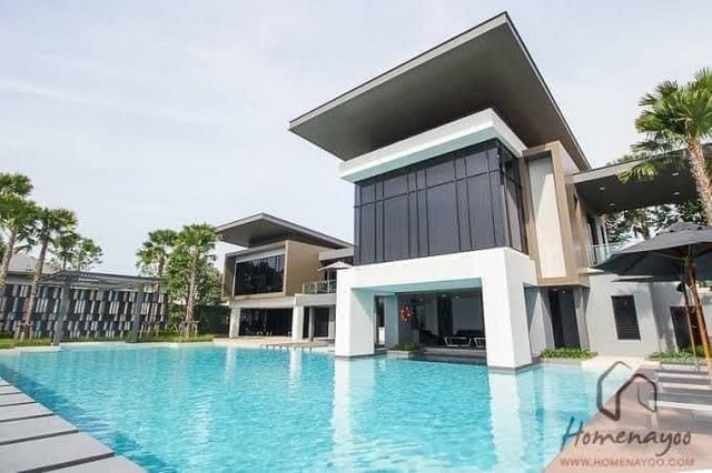 LVPP53005 ให้เช่า บ้านของ L&H โครงการมัณฑนาศรีนครินทร์-ร่มเกล้า อยู่ใกล้สนามบินสุวรรณภูมิราคาเช่า : 45,000 บาท/เดือน (ล่วงหน้า 1 เดือน ประกัน 2 เดือน)ที่ตั้ง :  ถนนเคหะร่มเกล้า 6 แยก 2 แขวงมีนบุรี เขตมีนบุรี กทม.ชื่อโครงการ : มัณฑนา ศรีนครินทร์-ร่มเกล้า Mantana Srinakarin-Romklaoรายละเอียด :- ที่ดิน 66.7 ตร.ว. - พื้นที่ใช้สอย 158 ตร.ม. - มีพื้นที่สวนข้างบ้านขนาดใหญ่- 3 ห้องนอน  - 3 ห้องน้ำ - 4 แอร์ (มีห้องนอนชั้น