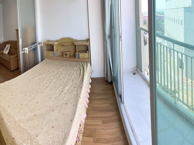 ไม่มีห้องฝั่งตรงข้าม! สงบส่วนตัว!! ขายคอนโด ลุมพินี เพลส รามอินทรา-หลักสี่ (Lumpini Place Ramindra - Laksi) 34.58 ตร.ม. ติด MRT รามอินทรา 3 ใกล้เซ็นทรัลรามอินทรา.ที่ตั้ง : 20 ถ. รามอินทรา แขวงอนุสาวรีย์ เขตบางเขน กรุงเทพมหานคร 10220.Lumpini Place Ramindra - Laksi- ชั้น 7- หัวนอนหันทางทิศใต้ ระเบียงหันทางทิศตะวันตก- 1 ห้องนอน 1 ห้องน้ำ- พื้นที่ใช้สอย 34.58 ตร.ม.- เฟอร์นิเจอร์ครบครัน พร้อมเข้าอยู่ทันที- ไม่มีห้องฝั่งตรงข้าม 