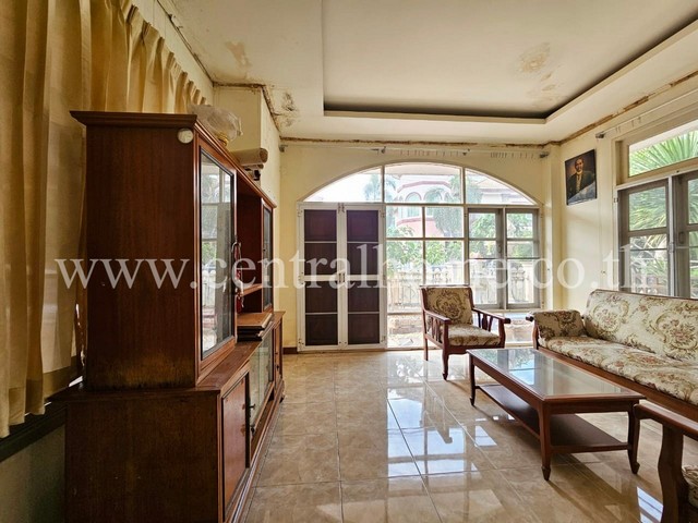 R1 บ้านเดี่ยว ภัสสร 1 รังสิต - คลองสาม ราคาถูก ต่อเติมห้องโถงด้านหน้าบ้าน