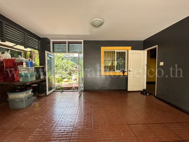 condo. โนเบิล รีมิกซ์ 2ห้องนอน2ห้องน้ำ 90ตรม 50000 - ไม่ไกลจาก BTS ทองหล่อ เดินทางง่าย เป็นคอนโดพร้อมอยู่ มีการตกแต่งภายในเพิ่มเติมได้แบบเรียบหรู และมีทำเลสวยสามารถมองเห็นวิวเมือง พร้อมพื้นที่ส่วนกลาง และสิ่งอำนวยความสะดวกครบครัน ทั้งสระว่ายน้ำ ห้องอ