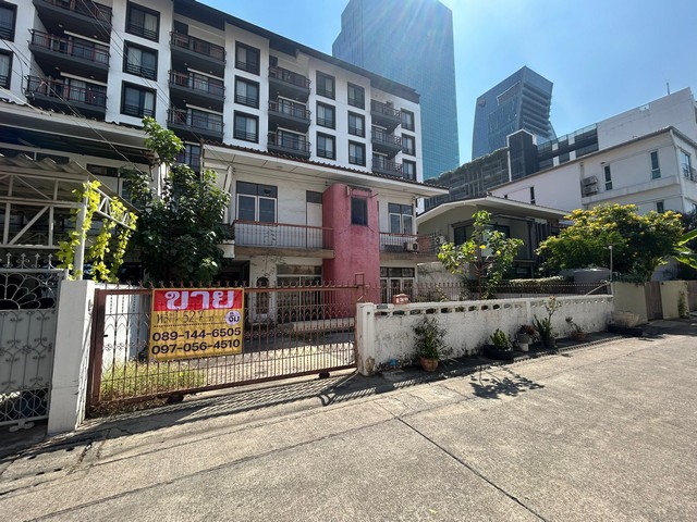 ขายบ้านเดี่ยว 2 ชั้น  ซอยอยู่เจริญ 12 รัชดาฯซอย 3  ใกล้ MRTศูนย์วัฒนธรรม    ZJ153 