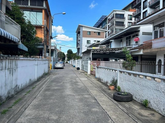 ขายบ้านเดี่ยว 2 ชั้น  ซอยอยู่เจริญ 12 รัชดาฯซอย 3  ใกล้ MRTศูนย์วัฒนธรรม    ZJ153