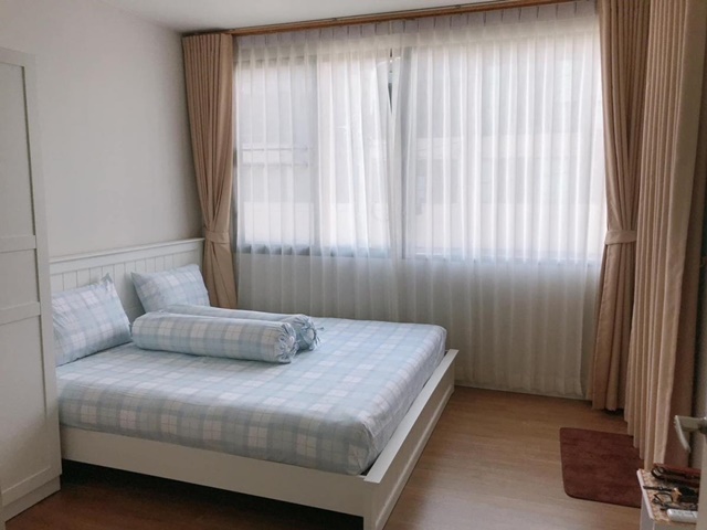 หลังมุม จัดเต็มเฟอร์  สวนสยาม บ้านกลางเมืองลาดพร้าว-เสรีไทย  ให้เช่า ทาวน์เฮาส์ 3 ชั้น  ติดถนนใหญ่ 3นอน 3น้ำ  26 ตร.ว.306 ตร.ม.