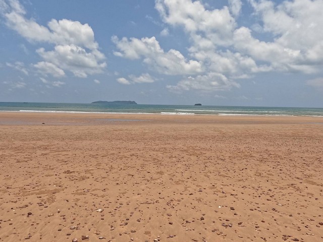 อสิงห์หา ขายทรัพย์ดีราคาคุยกันได้  ที่ดินใกล้ทะเลวิวสวยมาก แปลงเล็กวาละ 6800 อ.บางสะพานน้อย จ.ประจวบคีรีขันธ์