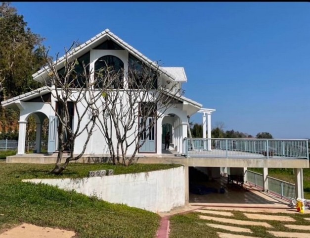 บ้านสวยสไตล์โคโรเนียล หลังใหญ่ 2 ชั้น ท่ามกลางธรรมชาติ แม่ริม