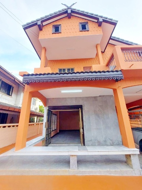 MRT วัชรพล 3.4 กม. บิ๊กซี สุขาภิบาล5 1.8 กม. ใหม่ 5นอน บ้านเดี่ยว 2ชั้น 64 ตร.วา.250 ตร.ม.รร.นานาชาติกีรพัฒน์ 5.4 กม.ซ. เทพรักษ์ 55-61