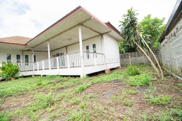 M 2417ขาย ที่ดิน ที่ดินสวย ที่ดินถมแล้ว ที่ดินปทุมธานี ต.คลองสอง อ.คลองหลวง จ.ปทุมธานีติดต่อ ประสงค์ โทร.062-348-7893Line id : songloveu88นิกกี้ โทร.065-985-2958Line id : nickky-nicรายละเอียด•บ้านชั้นเดียว เนื้อที่ 226 ตารางวา  พื้นที่ใช้สอย 260 ตารางเมตร•บ้านกำลังปรับปรุง บรรยากาศเงียบสงบ ร่มรื่น น่าพักอาศัยมาก•ขนาดที่ดินประมาณ 24.5 x 37 เมตร•4 นอน 6 น้ำ 2 แอร์ 4 จอดรถ•ปี 2554 น้ำไม่ท่วมตัวบ้าน •หันหน้าทิศใต้/ พื้นปูแ