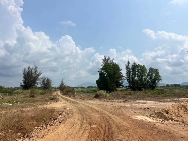 ขายที่ดินติดชายหาด แปลงงาม ตะพง เมืองระยอง จังหวัดระยอง FP-L085