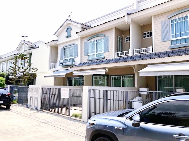 ย่านเมกะบางนา 1.4 กม. 3แอร์ 19 ตร.วา. เฟอร์หรูที่สุด ถูกที่สุดใน อินดี้ บางนา กม.7 คอนคอร์เดียน 800 ม.ทาวน์เฮาส์ 2 ชั้น ใหม่  2นอน 3น้ำ 