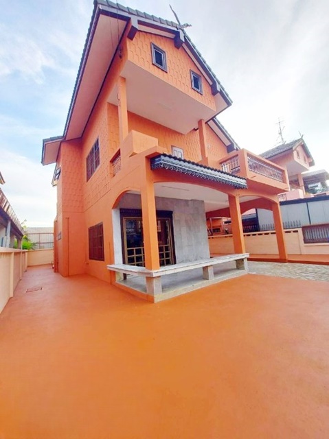 MRT วัชรพล 3.4 กม.บิ๊กซี สุขาภิบาล5 1.8 กม.ใหม่ 5นอน บ้านเดี่ยว 2ชั้น  65 ตร.วา.255 ตร.ม.รร.นานาชาติกีรพัฒน์ 5.4 กม.ซ. เทพรักษ์ 55-61