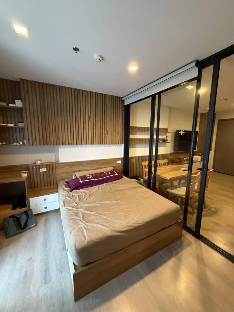 ขาย (For Sale) คอนโด : เดอะ ไลน์ พหลโยธิน อาคาร B (The Line Phahonyothin Park B) ประเภท : 1 ห้องนอน 1 ห้องน้ำ พื้นที่ : 41 ตรม. เฟอร์นิเจอร์ : ครบทิศ : สวนราคาขาย : 4,900,000 บาทค่าโอน = 50:50สิ่งอำนวยความสะดวก -Swimming Pool/สระว่ายน้ำ -Gym/ยิม -Co-Cooking Studio/สตูดิโอทำอาหารร่วม -Co-Living Lounge /เลานจ์ -Floating Nest / Rooftop Garden /สวนลอยฟ้า -Co-working Space /ห้องทำงานร่วมกัน -Co-Playing Space /ห้องเด็กเล่น -Photo Studio /สตูดิโอถ่ายภาพ ทำเล ???? 300 เมตรจาก BTS ห้าแยกลาดพร้าว ???? 800 เมตรจาก MRT พหลโยธ