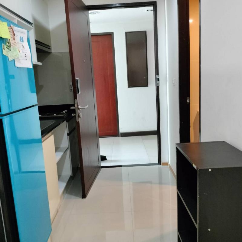 ขาย (For Sale) คอนโด : เดอะ ไลน์ พหลโยธิน อาคาร A (Abstracts) ประเภท : Studio 1 ห้องน้ำ  พื้นที่ : 25 ตรม.  เฟอร์นิเจอร์ : ตามภาพ ราคาขาย: 2,600,000 บาท  ค่าโอน : 50:50 สิ่งอำนวยความสะดวก  - Swimming Pool/สระว่ายน้ำ มี  2 สระ 2ชั้น - Gym/ยิม ฟิตเน็ตอุปกรณ์ครบมากอย่างกับศูนย์ฟิตเน็ต  - ห้องซาวน่า และ สตรีม - ห้องสมุด - Co-Playing Space /ห้องเด็กเล่น    ทำเล ???? 300 เมตรจาก BTS ห้าแยกลาดพร้าว  ???? 800 เมตรจาก MRT พหลโยธิน  ????ใกล้ห้าง Lotus, Union Mall, Central Ladprao,  สวนจตุ