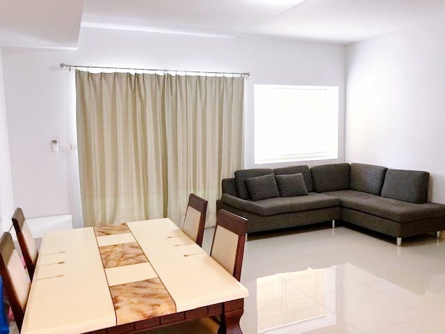 เฟอร์หรูที่สุด  ถูกที่สุดใน อินดี้ บางนา กม.7ย่านเมกะบางนา 1.4 กม. 3แอร์ 19 ตร.วา. คอนคอร์เดียน 800 ม.ทาวน์เฮาส์ 2 ชั้น ใหม่  2นอน 3น้ำ