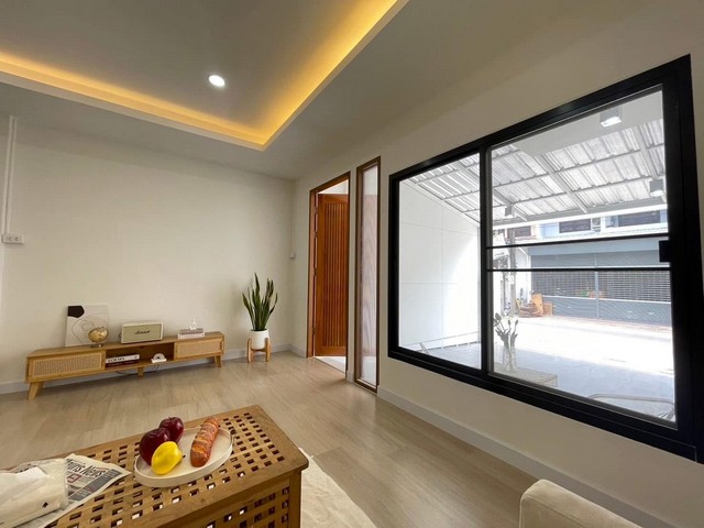 ทาวน์เฮาส์2 ชั้น 22ตร.วา 2ห้องนอน 2ห้องน้ำ  นวมินทร์ 111 (หน้าบ้านทิศใต้)