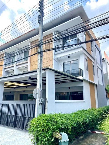 ทาวน์โฮม โครงการอีโคสเปซ เกษตร-นวมินทร์ 3 นอน หลังริม (Eco Space Kaset-Nawamin)ขนาดพื้นที่ : 20.6 ตารางวา 3 นอน 3 น้ำ 1 จอดรถราคา 3,790,000 บาท ค่าธรรมเนียมโอนคนละครึ่ง (หน้าบ้านหันทางตะวันออกเฉียงใต้)ที่ตั้ง : ถนนประเสริฐมนูกิจ นวมินทร์ แขวงคลองกุ่ม เขตบึงกุ่ม กรุงเทพมหานคร 10230สถานที่ใกล้เคียง- Chocolate ville- เดอะมอลล์บางกะปิ- โลตัสนวมินทร์,บิ๊กซีนวมินทร์,Max Value นวมินทร์– รพ.พญาไทนวมินทร์,รพ.สินแพทย