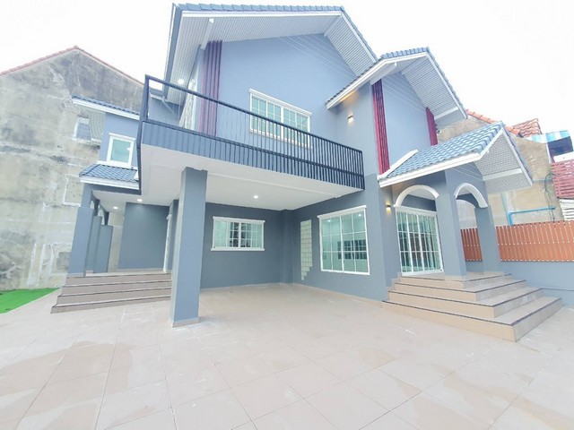 P298 ขายบ้านเดี่ยว 2 ชั้น หลังมุม ซอยหมู่บ้านรื่นรมย์ 2 เฉลิมพระเกียรติ ร.9 ซ. 28  ดอกไม้  ประเวศ