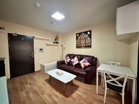 TEL : 092-288 9359 คุณดนิตาLine : https://line.me/ti/p/yxo92dHWP1คอนโดให้เช่า ลัดดา คอนโด วิว ศรีราชาขนาด: 32 ตร.ม.1 ห้องนอน 1 ห้องน้ำสิ่งอำนวยความสะดวก- ฟิตเนส- สระว่ายน้ำ- ที่จอดรถ- ระบบรักษาความปลอดภัยตลอด 24 ชม- กล้องวงจรปิดสถานที่สำคัญใกล้เคียง- ห้างอาธารา 150 เมตร- สวนสาธารณะ 150 เมตร- โรงพยาบาลพญาไท ศรีราชา 210 เมตร- โรงพยาบาลสมิติเวช 1.4 กม.- โรบินสัน ศรีราชา 600 เมตร- เซ็นทรัลศรีราชา 1.8 กม- สถานีตำรวจ 700 มเงื่อน