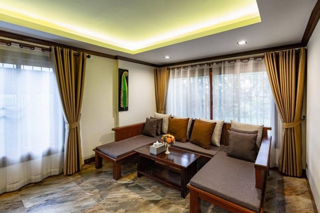 พูลวิลล่า 2 ชั้น ด้านในบุด้วยไม้สัก หลังติดหนองน้ำ โซนสันทราย