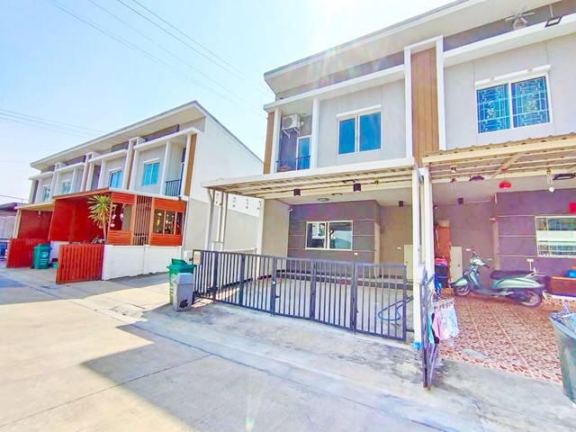 แม็คโคร ศรีนครินทร์ 800 ม.รร.เซนต์โยเซฟ บางนา 2.2 กม. เทพารักษ์ ทาวน์เฮาส์ 2 ชั้น หลังมุม เฟอร์ บิวท์อิน 3นอน 24ตร.วา. นานาชาติ สิงคโปร์ 