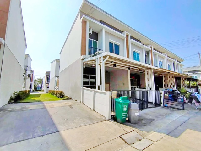 เทพารักษ์ แม็คโคร ศรีนครินทร์ 800 ม. ทาวน์เฮาส์ 2 ชั้น หลังมุม เฟอร์ บิวท์อิน 3นอน  รร.เซนต์โยเซฟ บางนา 2.2 กม.28ตร.วา. นานาชาติ สิงคโปร์ 