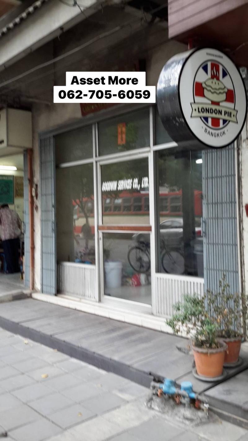 ขายด่วน อาคารพาณิชย์3ชั้นครึ่ง ทำเลดีย่านธุรกิรการค้า( ซอยสุขุมวิท63)   ติดถนนสายหลักเอกมัย  ใกล้ BTS เอกมัย