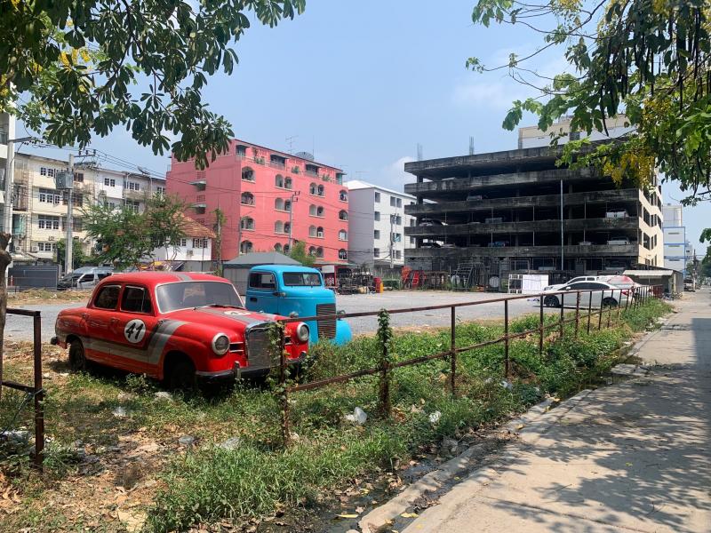 For Sale: ขายด่วน ที่ดินแปลงใหญ่ 419 ตารางวา ใจกลางลาดพร้าว