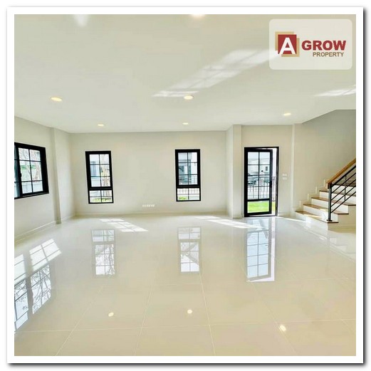 หมู่บ้านเซนโทร บางนา ขายบ้านเดี่ยวพร้อมอยู่ ติด เมกา บางนา