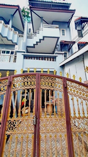 สตีเฟ่นส์ 2.3 กม.เมเจอร์ รัชโยธิน 400 ม ให้เช่าโฮมออฟฟิต4 ชั้้ัน BTS พหลโยธิน 24 300 ม..5 นอน  18 ตร.วา.230 ตร.ม.รร.นานาชาติเซนต์ 