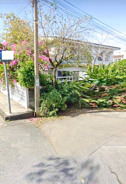 ให้เช่าบ้าน  เดอะ พาซิโอ มอลล์ 3.9 กม.ทำร้านอาหารได้ 2 ชั้นหลังมุม 2 นอน โลตัส หมู่บ้านนักกีฬา 700 ม.