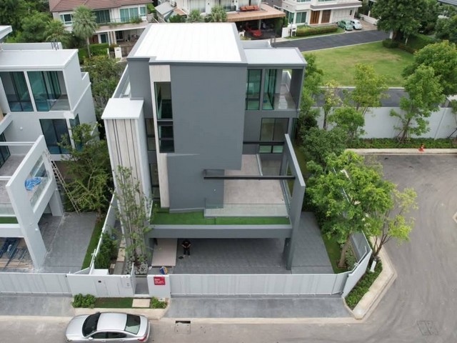 รหัสทรัพย์ R3239 ให้เช่า บ้านเดี่ยว 3ชั้น หมู่บ้าน Vive กรุงเทพกรีฑา สะพานสูง 