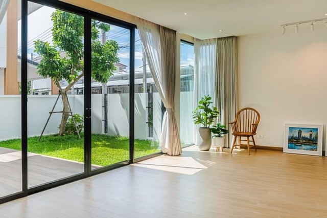 บ้านสวยสร้างใหม่ สไตล์โมเดิร์น ตกแต่งครบ โซนแม่เหียะ