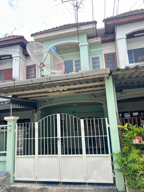 ให้เช่าบ้านพรไพลิน2ชั้น18 ตร.ว 120 ตรม. ถ.อ่นนุช16มี2นอน2น้ำ1รับแขกจอดรถ1คันใกล้โลตัสบิิกซี BTSอ่อนนุชเช่า 18,000บาท/เดือน ถ.อ่อนนุชที่ตั้ง: บ้านพรไพลิน ซอยอ่อนนุช16  แขวงสวนหลวง  เขตสวนหลวง กรุงเทพฯ 10250   รายละเอียด : -ทาวน์เฮาส์ 2 ชั้นพรไพลิน 18 ตร.ว 150 ตร.ม-มี 1 ห้องโถงรับแขก 2 นอน 2 น้ำ ต่อเติมครัวด้านหลัง-เฟอร์บางส่วน แอร์ 3 เครื่อง มีน้ำอุ่น 1 เครื่อง -จอดรถ 1 คัน -ใกล้ห้าง People, Big-C, Lotus และ BTS Onn