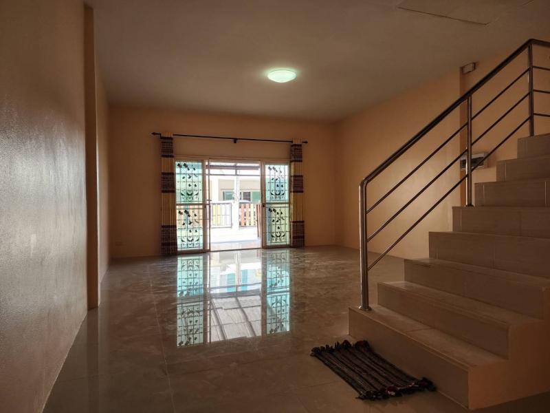 ให้เช่าทาวน์เฮ้าส์ 2 ชั้นใกล้สวนศรีเมืองระยอง พร้อมเฟอร์นิเจอร์ครบ