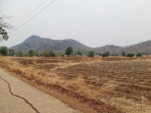 บ้านที่ดินทำเลดีที่ตั้งเยี่ยม  ที่ดินติดภูเขา ต.พระนอน อ.เมือง จ.นตรสวรรค์ วิวสวยมากๆๆ 5ไร่เศษ โทร 096-882-1857