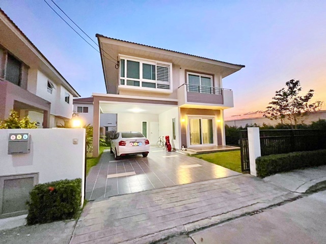 บ้านเดี่ยว 2ชั้น 2หลังติดกัน BigC ประชาอุทิศ90 58 ตร.วา.230 ตร.ม. 3 นอน 3 น้ำ  จัดเต็มเฟอร์ เครื่องใช้ไฟฟ้า.ครัวบิวท์อิน มีสนามหญ้า 4 แอร์ 