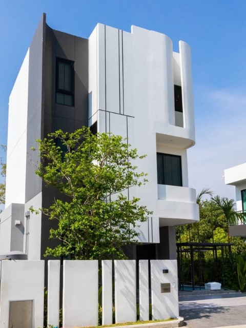 ให้เช่าบ้าน 3 ชั้น Altitude Forest Onnut Pool Villa 240 ตร.ม 3 นอน 4 น้ำ ตกแต่งสวย แอร์เฟอร์ ครบ เช่าถูกมาก 95000 บาท/เดือน ใกล้สนามบินสุวรรณภูมิ ถนนสุขุมวิท77-ลาดกระบังLocation : https://maps.app.goo.gl/iER1G1sBCpVTnLkw9?g_st=com.google.maps.preview.copy- บ้านเช่า Pool Villa พร้อมอยู่ พร้อมเฟอร์นิเจอร์ และ สระว่ายน้ำในตัว บ้านใหม่กิ๊บ- บ้านเดียว 3 ชั้น- พื้นที่ที่ดิน 61.15 ตรว.- พื้นที่ใช้สอย 240 ตรม.- มีสระว่ายน้ำในตัว (Pool Villa)- 3 ห้องนอน- 4 ห้องน้ำ- ที่จอดรถ จอดได้ 3 ค