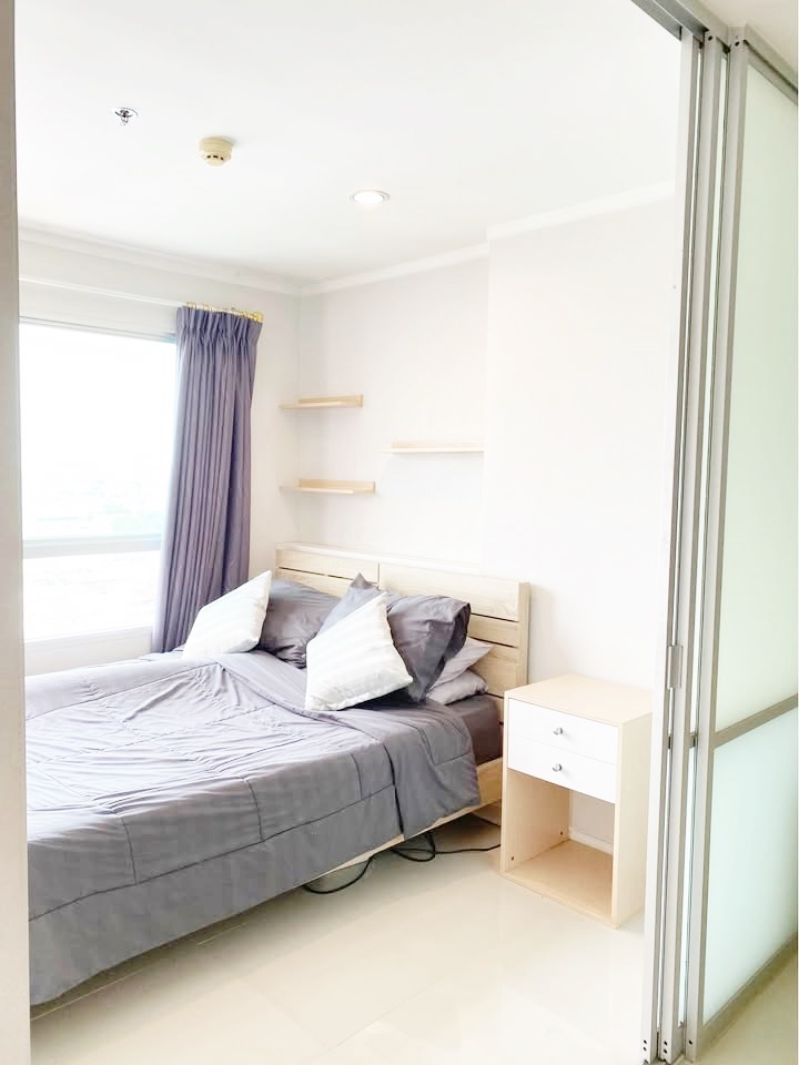 ขาย คอนโด ลุมพินี เพลส สุขสวัสดิ์ พระราม 2 ใกล้รถไฟฟ้า MRT พระราม 9 และ ใกล้ Airport Link มักกะสันขนาด 26.69 ตรม. 1 นอน 1 น้ำ 1 ห้องครัว 1 ห้องรับแขก ขายพร้อมเฟอร์นิเจอร์และเครื่องใช้ไฟฟ้า**ราคาขาย 1,680,000 บาท**  ค่าโอนคนละครึ่ง------------------------------------------------------------ สนใจติดต่อสอบถามได้ค่ะTel.  089-636-4542ID Line : 0896364542------------------------------------------------------------ For Sell Lumpini Place Suksawat-Rama 2- 26.69 sq.M.- 1 Bed 1 Bathroom- Sell 1.68 Million Baht------------------------------------------------------------ Please contact Tel. 089-636-4542ID Line : 0896364542----------------