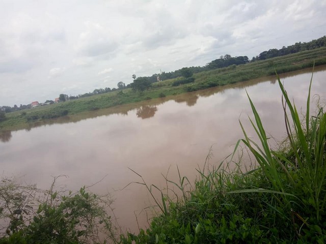 บ้านที่ดินทำเลดีที่ตั้งเยี่ยม ขายที่สวยติดแม่น้ำน่าน ชุมแสง  จ.นครสวรรค์ 300000 บาท.วิวแม่น้ำเกษตรดีงามสวยสมบูรณ์