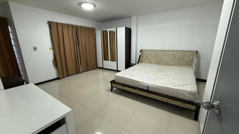 ให้เช่า Home Office300 ตารางเมตร4 ห้องนอน+แอร์, 1ห้องรับแขก+แอร์, 5ห้องน้ำ, ห้องแม่บ้าน, ห้องครัว, ห้องซักล้าง, ที่จอดรถ 2 คัน ถนนลาซาล77